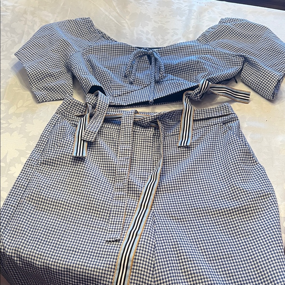 Chic Blue Gingham Crop Top with Ties
